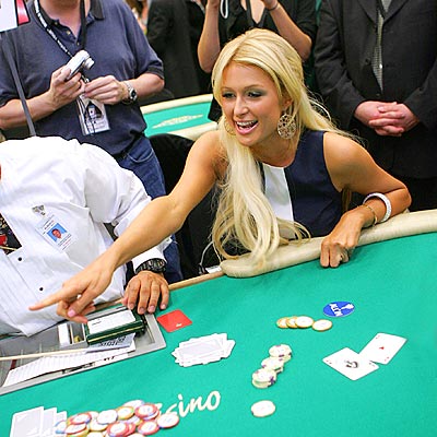 Paris Hilton aime le poker